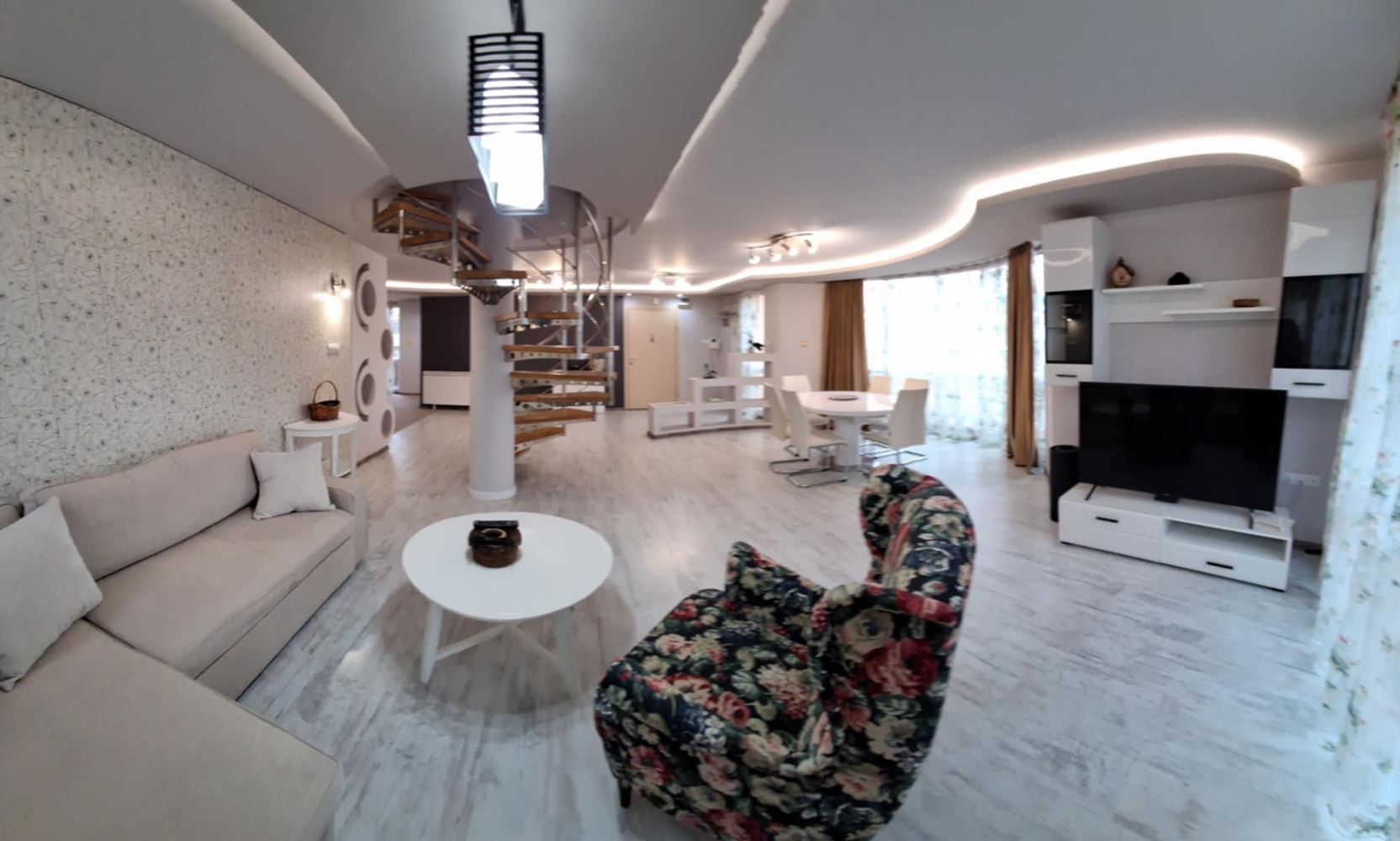 Мезонет в аренду рядом с Ларго - 240 кв.м.-0 Мезонет под наем в близост до Ларго - 240 кв.м. - 0