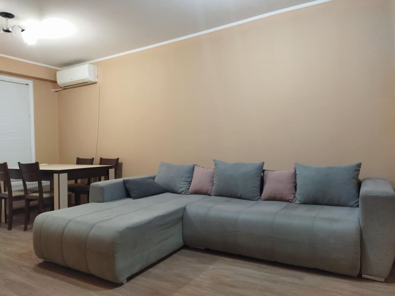 кв. ”Сини камъни”- дава под наем двустаен, първи етаж, обзаведен, ТЕЦ-0 кв. ”Сини камъни”- дава под наем двустаен, първи етаж, обзаведен, ТЕЦ - 0