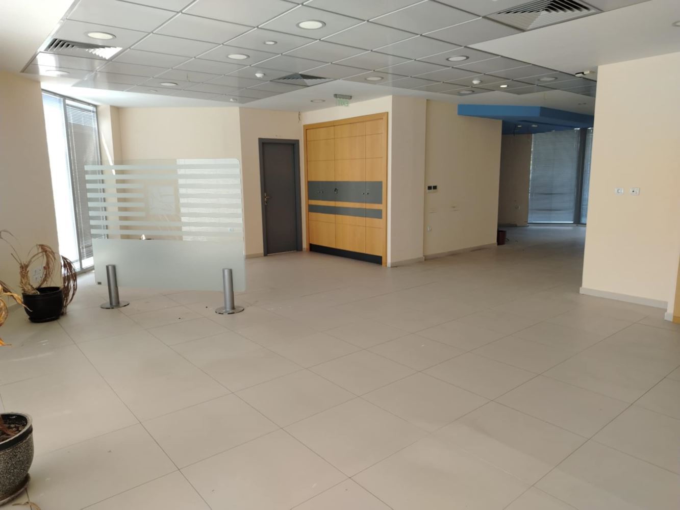 Центр, первый этаж на главной аллее-0 Център, Партерно помещение на главен булевард - 0