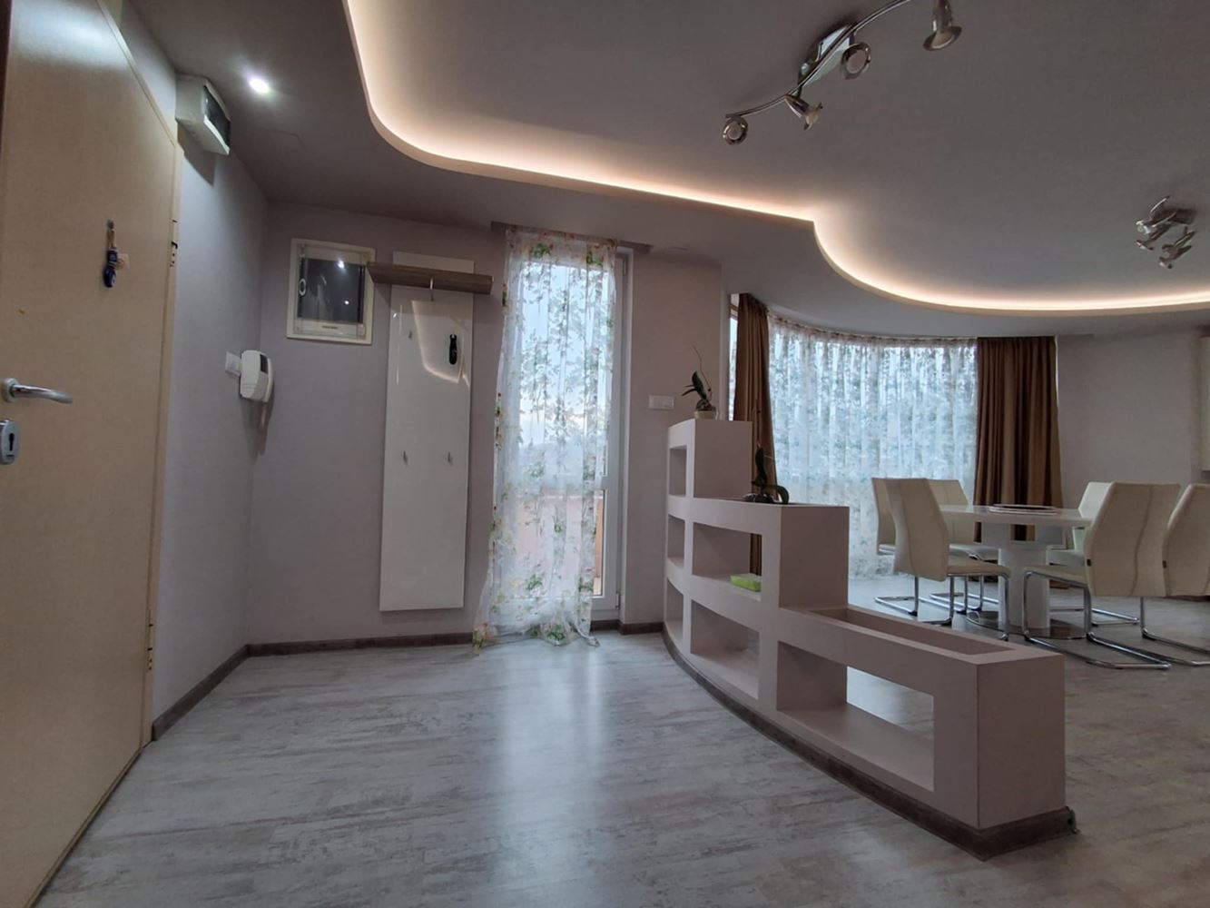 Мезонет в аренду рядом с Ларго - 240 кв.м.-0 Мезонет под наем в близост до Ларго - 240 кв.м. - 0