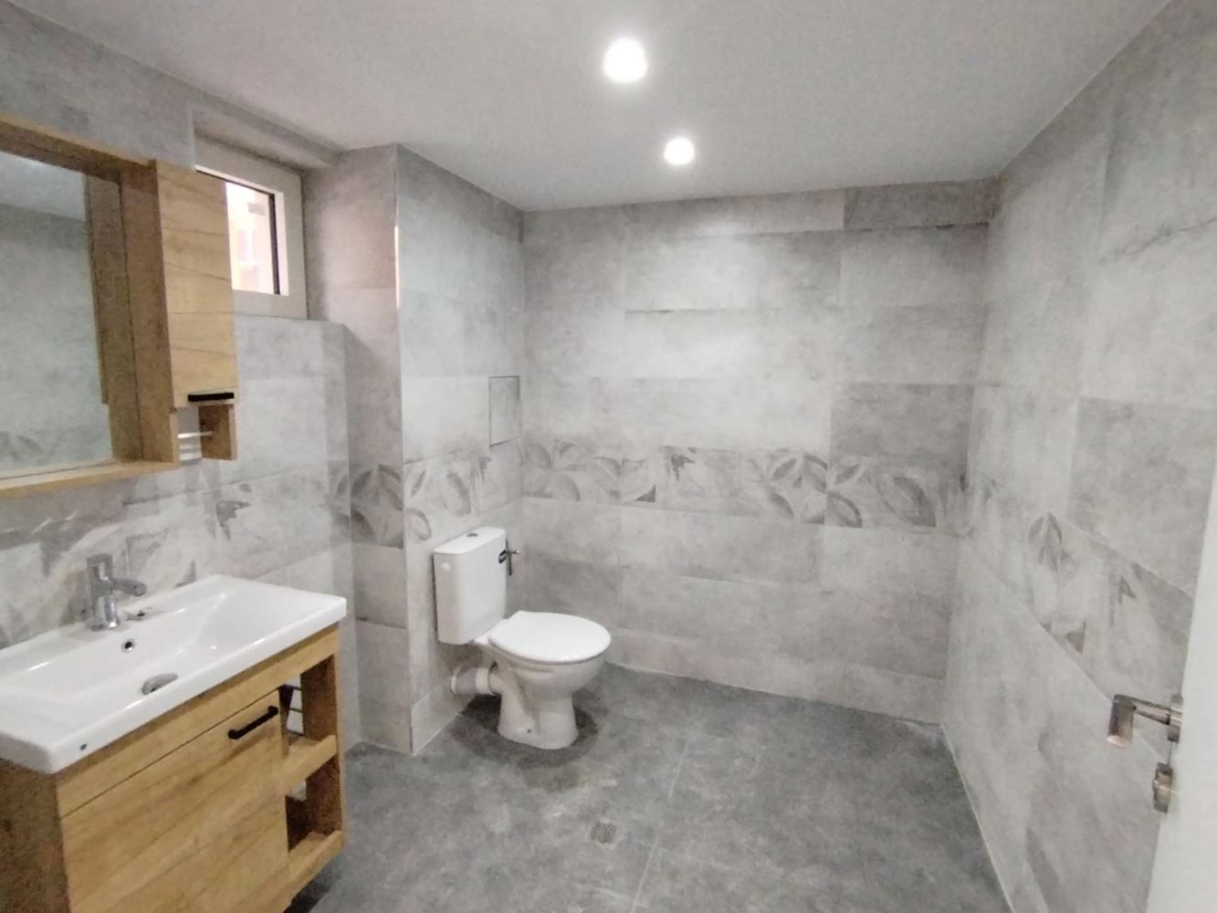 Партерно помещение под наем, до НАП, нова и луксозна сграда с ТЕЦ-0 Партерно помещение под наем, до НАП, нова и луксозна сграда с ТЕЦ - 0