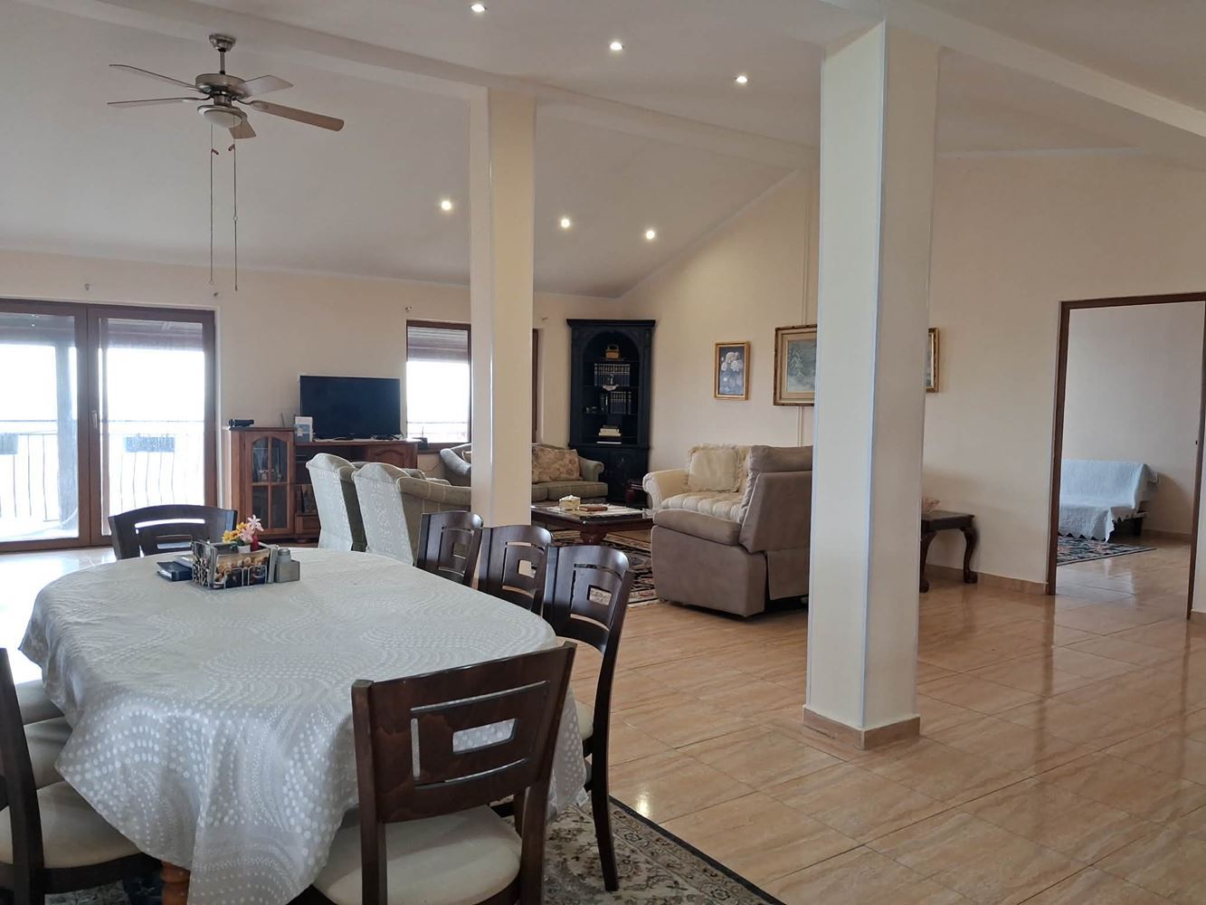 Panoramavilla mit einzigartigem Blick auf Sliven und den Berg - Grundstück 2406 qm-0 Панорамна вила с уникална гледка към Сливен и планината – парцел 2406 кв.м - 0