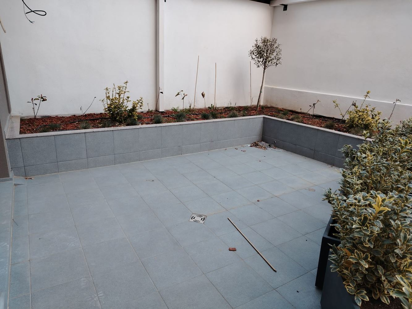 Belediye yakınında park yeri olan iki yatak odalı daire-0 Тристаен апартамент с паркомясто недалеч от Общината - 0