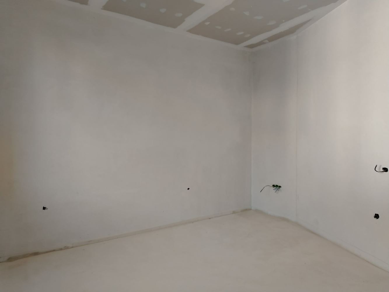 Belediye yakınında park yeri olan iki yatak odalı daire-0 Тристаен апартамент с паркомясто недалеч от Общината - 0