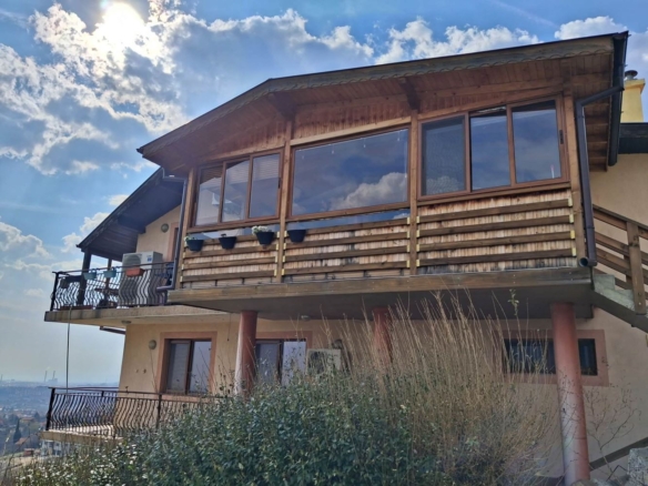 Панорамна вила с уникална гледка към Сливен и планината – парцел 2406 кв.м - 0