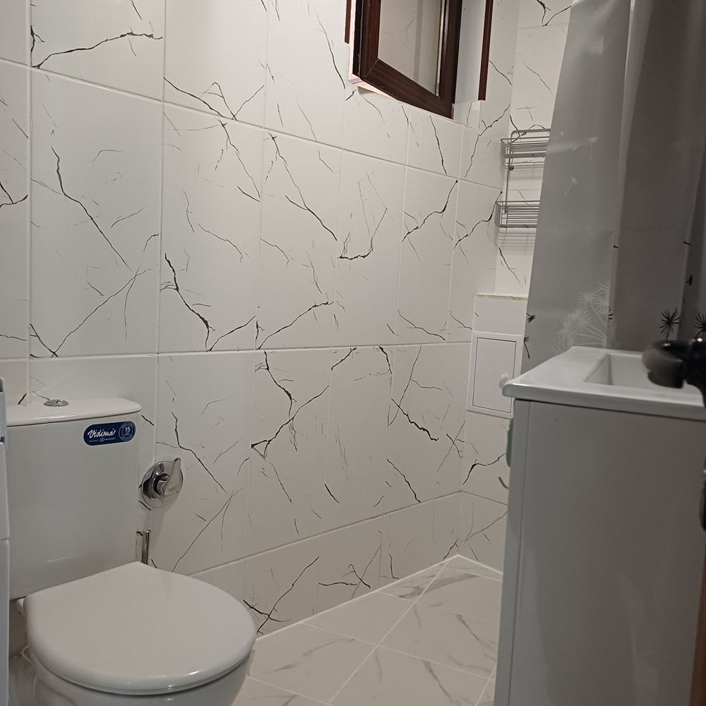 Двустаен апартамент под наем в кв. Сини камъни - напълно обзаведен - 0