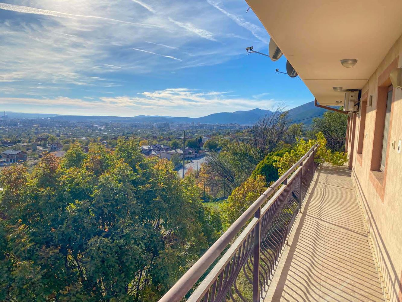 Panoramavilla mit einzigartigem Blick auf Sliven und den Berg - Grundstück 2406 qm-0 Панорамна вила с уникална гледка към Сливен и планината – парцел 2406 кв.м - 0