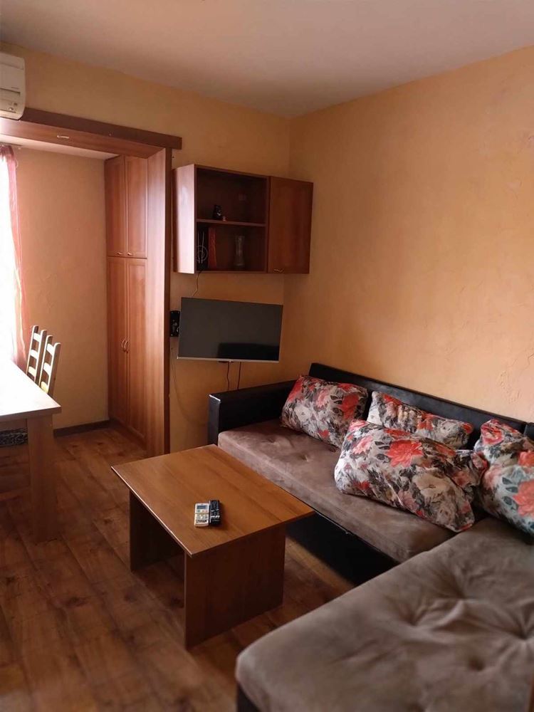 Широк център,не е синя зона,апартамент с 1 спалня - 0