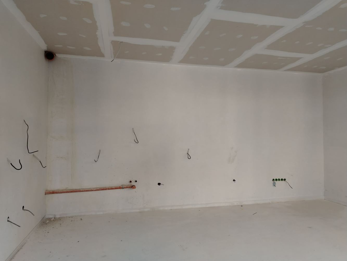 Belediye yakınında park yeri olan iki yatak odalı daire-0 Тристаен апартамент с паркомясто недалеч от Общината - 0