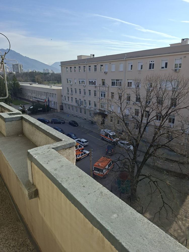 Двустаен апартамент с гараж в центъра – до Окръжна болница с ТЕЦ-0 Двустаен апартамент с гараж в центъра - до Окръжна болница с ТЕЦ - 0