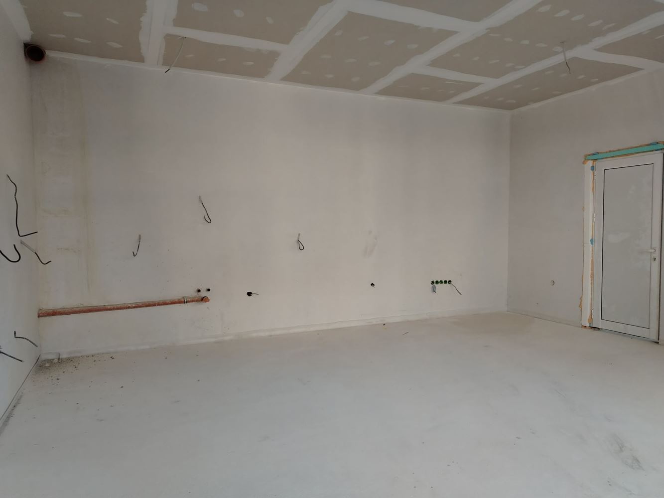 Belediye yakınında park yeri olan iki yatak odalı daire-0 Тристаен апартамент с паркомясто недалеч от Общината - 0