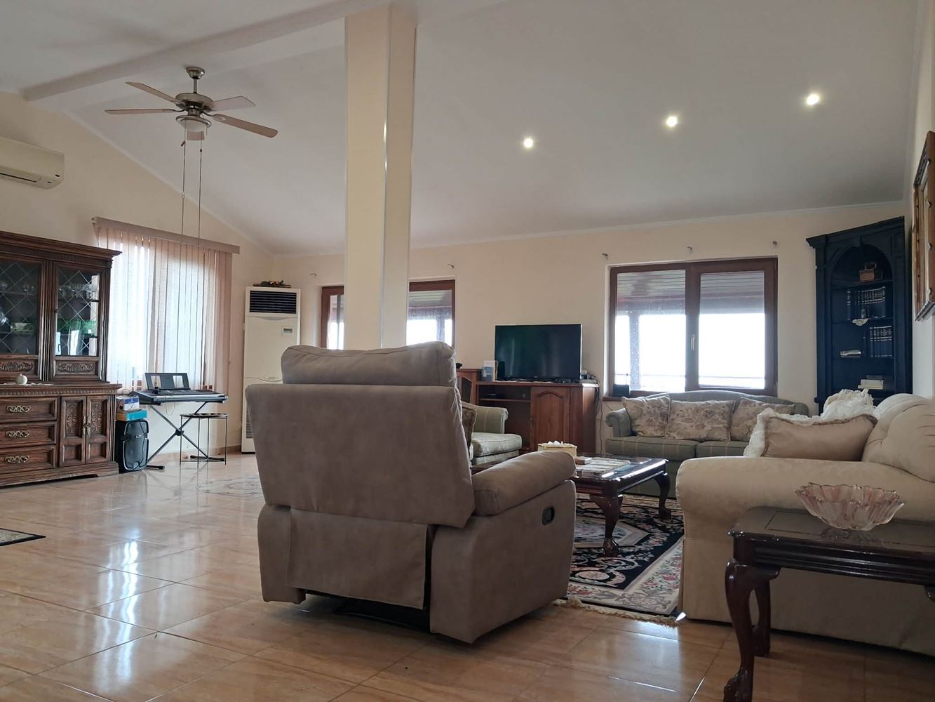 Panoramavilla mit einzigartigem Blick auf Sliven und den Berg - Grundstück 2406 qm-0 Панорамна вила с уникална гледка към Сливен и планината – парцел 2406 кв.м - 0