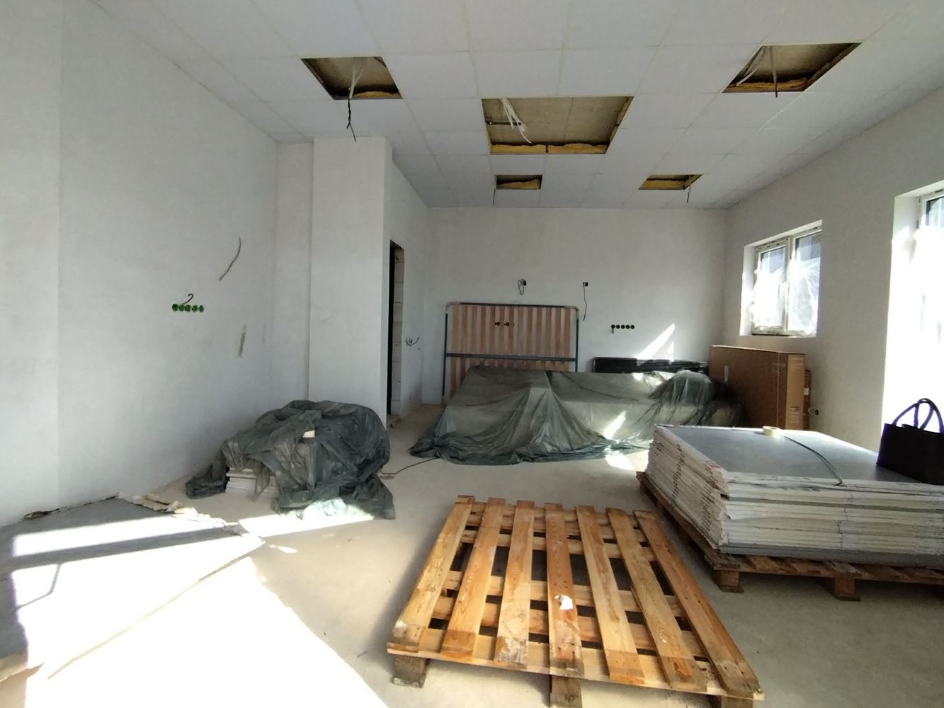 Şehrin merkezinde mükemmel bir konuma sahip köşe ticari alan. Sliven-0 Ъглово търговско помещение с отлично местоположение в центъра на гр. Сливен - 0