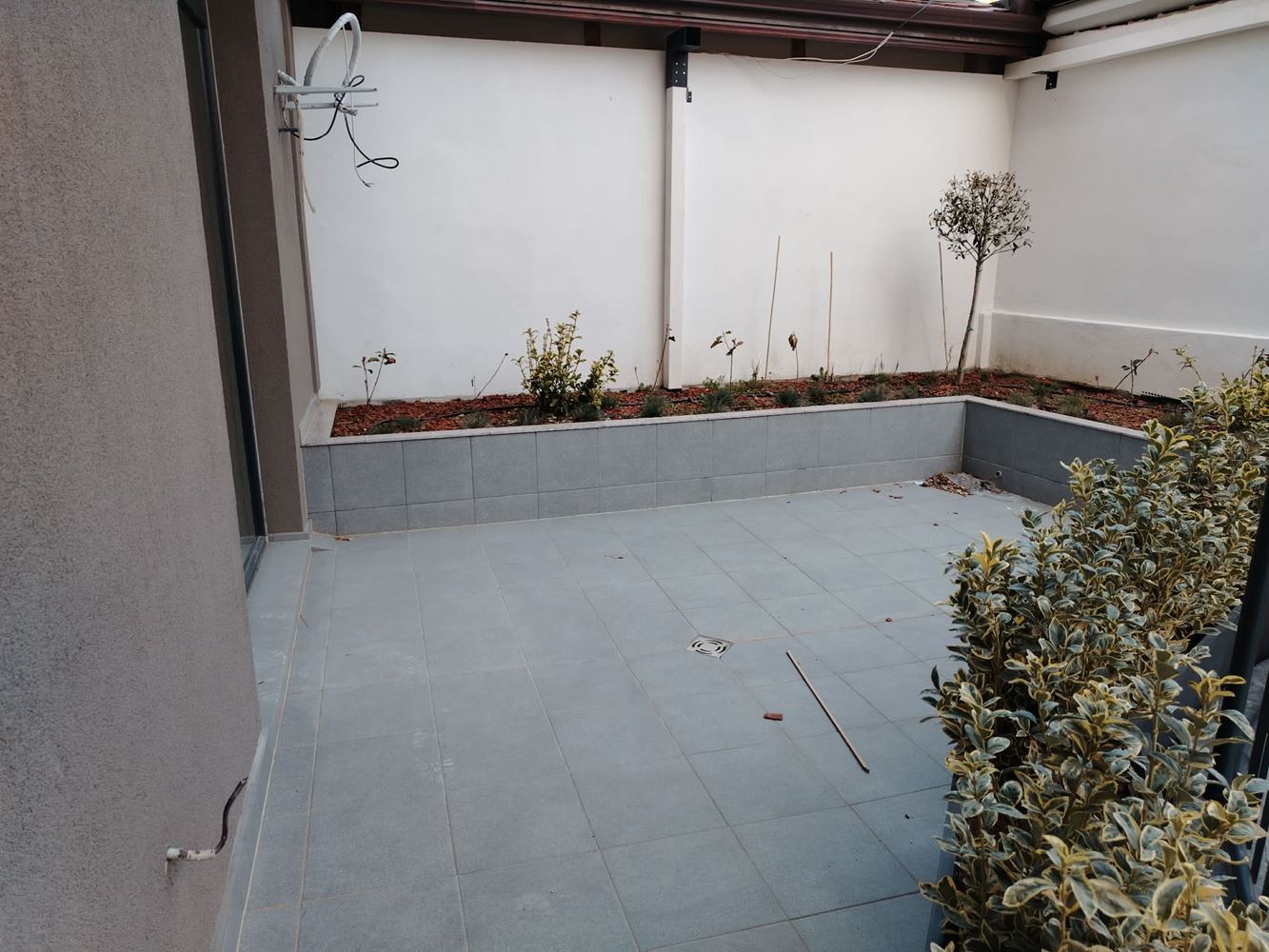 Belediye yakınında park yeri olan iki yatak odalı daire-0 Тристаен апартамент с паркомясто недалеч от Общината - 0