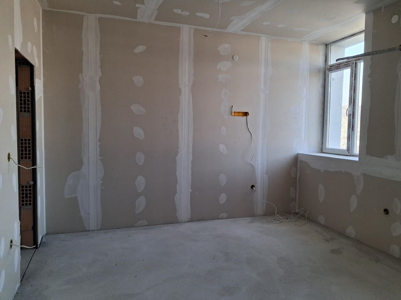 Продава се тристаен апартамент в широк център - 0