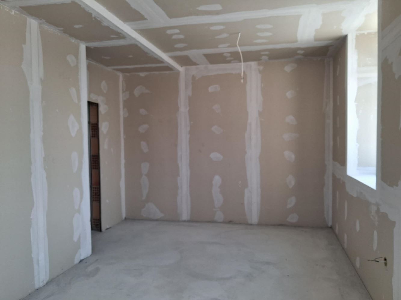 Продава се тристаен апартамент в широк център - 0