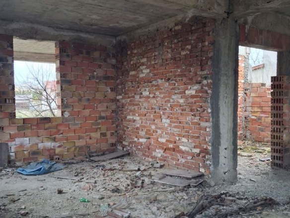 м. Дюлева Река,вила в строеж на метри от кв.Сини камъни, двор 530 кв.м. - 0