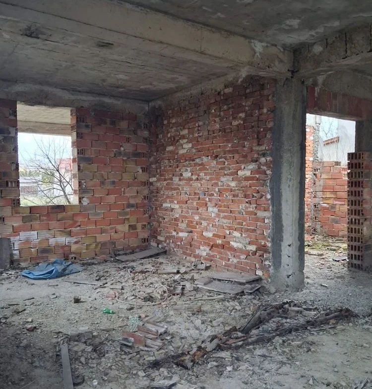 Reka Dyuleva, Villa im Bau, nur wenige Meter vom Stadtteil „Sini Kamani“ entfernt, Grundstück 530 m²