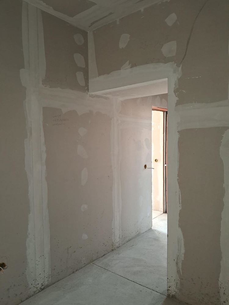 Продава се тристаен апартамент в широк център - 0