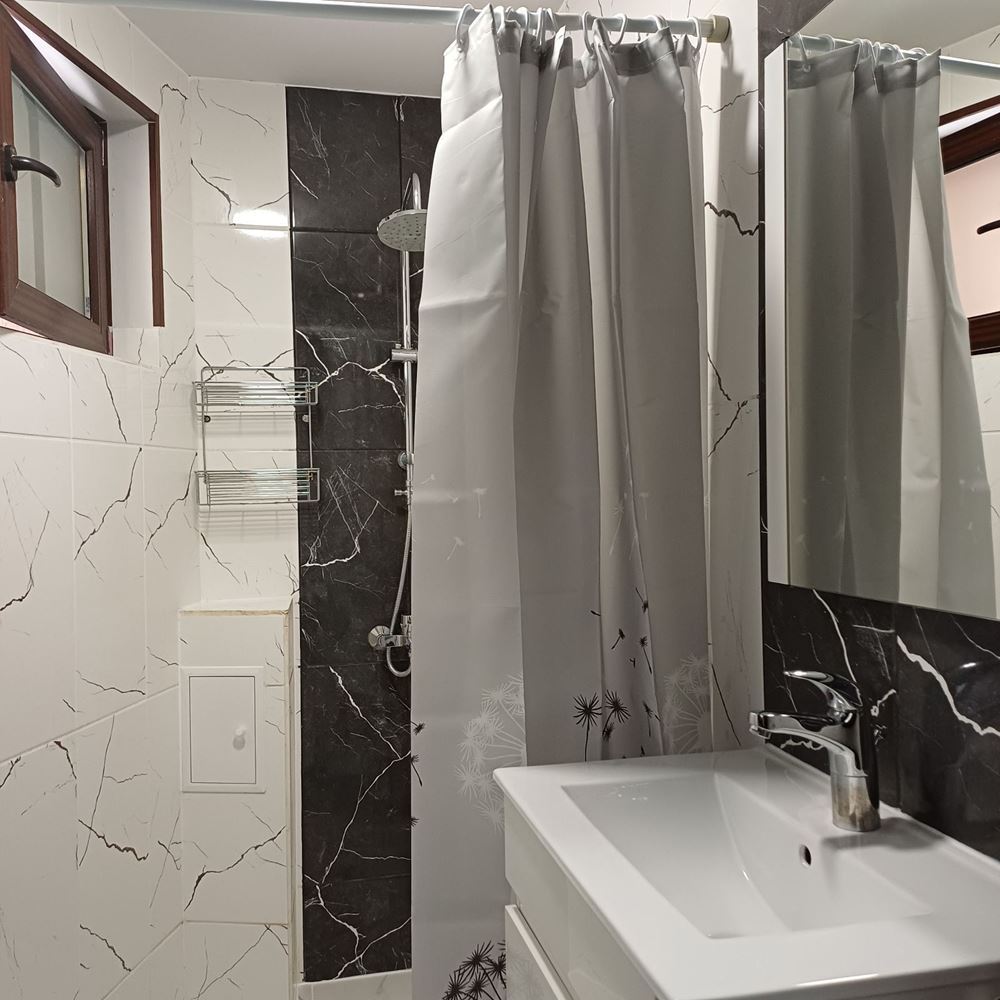 Двустаен апартамент под наем в кв. Сини камъни - напълно обзаведен - 0