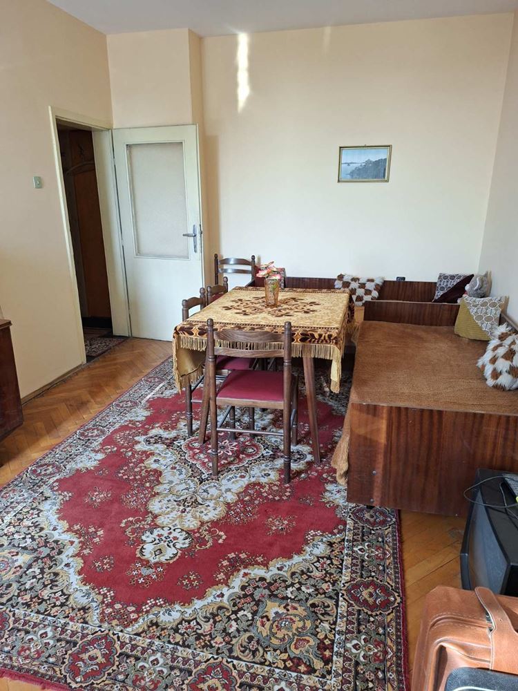 Двустаен апартамент с гараж в центъра – до Окръжна болница с ТЕЦ-0 Двустаен апартамент с гараж в центъра - до Окръжна болница с ТЕЦ - 0