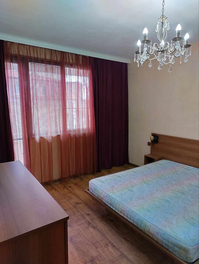 Широк център,не е синя зона,апартамент с 1 спалня - 0