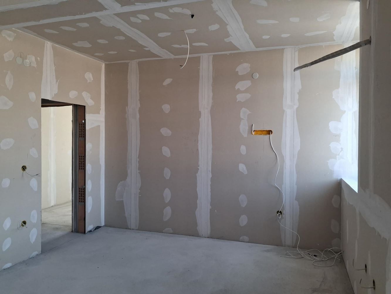 Продава се тристаен апартамент в широк център - 0