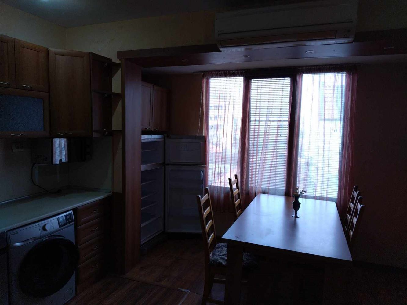 Широк център,не е синя зона,апартамент с 1 спалня - 0