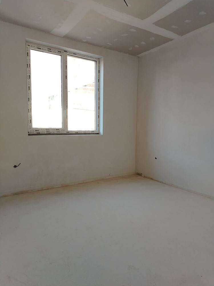 Belediye yakınında park yeri olan iki yatak odalı daire-0 Тристаен апартамент с паркомясто недалеч от Общината - 0