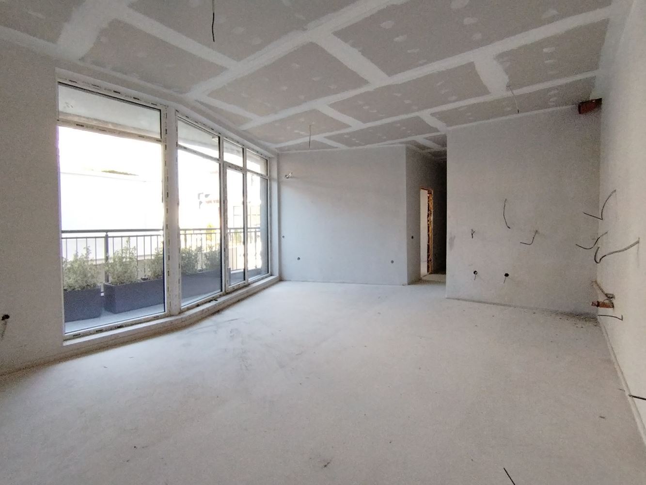 Belediye yakınında park yeri olan iki yatak odalı daire-0 Тристаен апартамент с паркомясто недалеч от Общината - 0