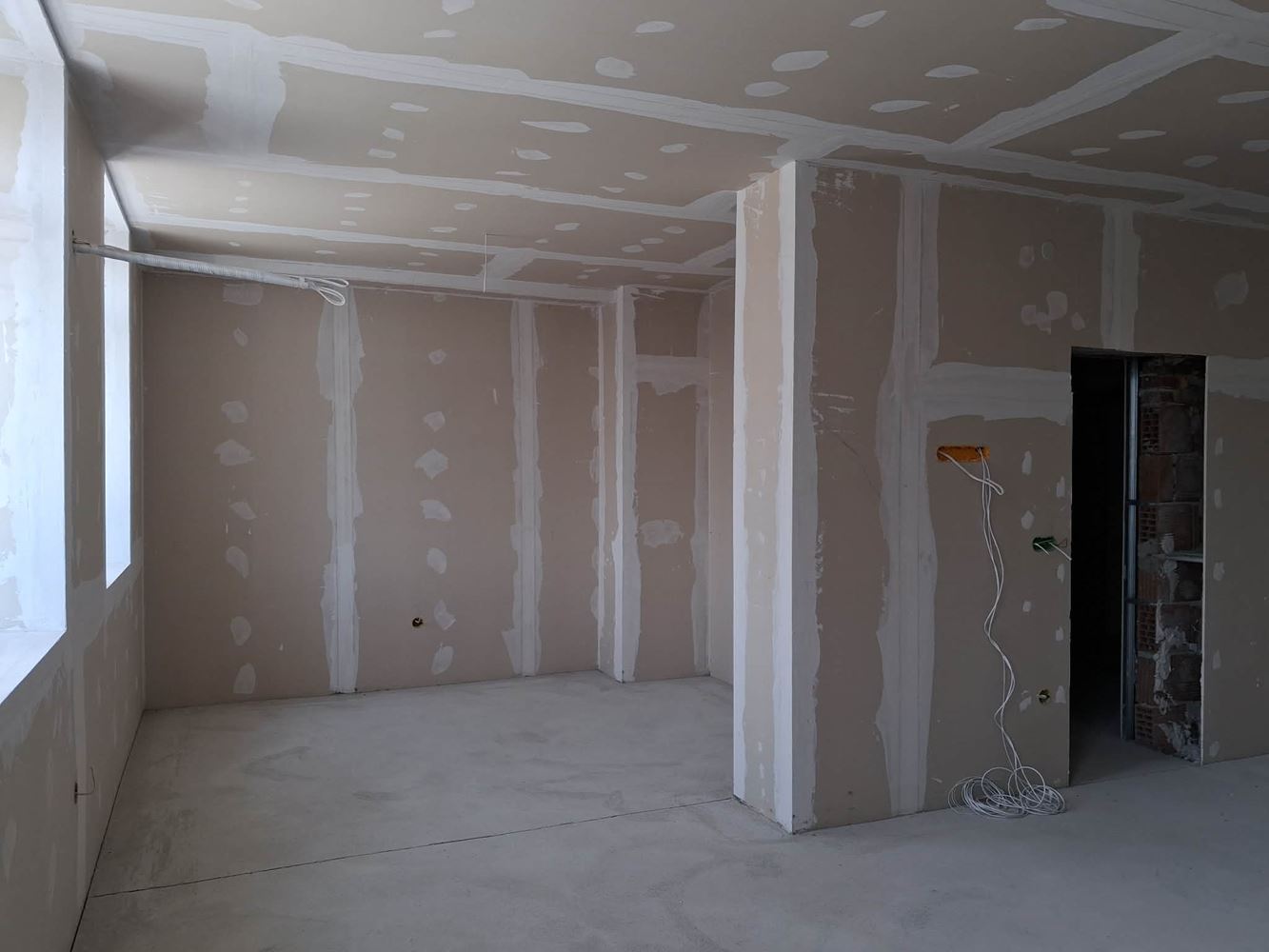 Продава се тристаен апартамент в широк център - 0