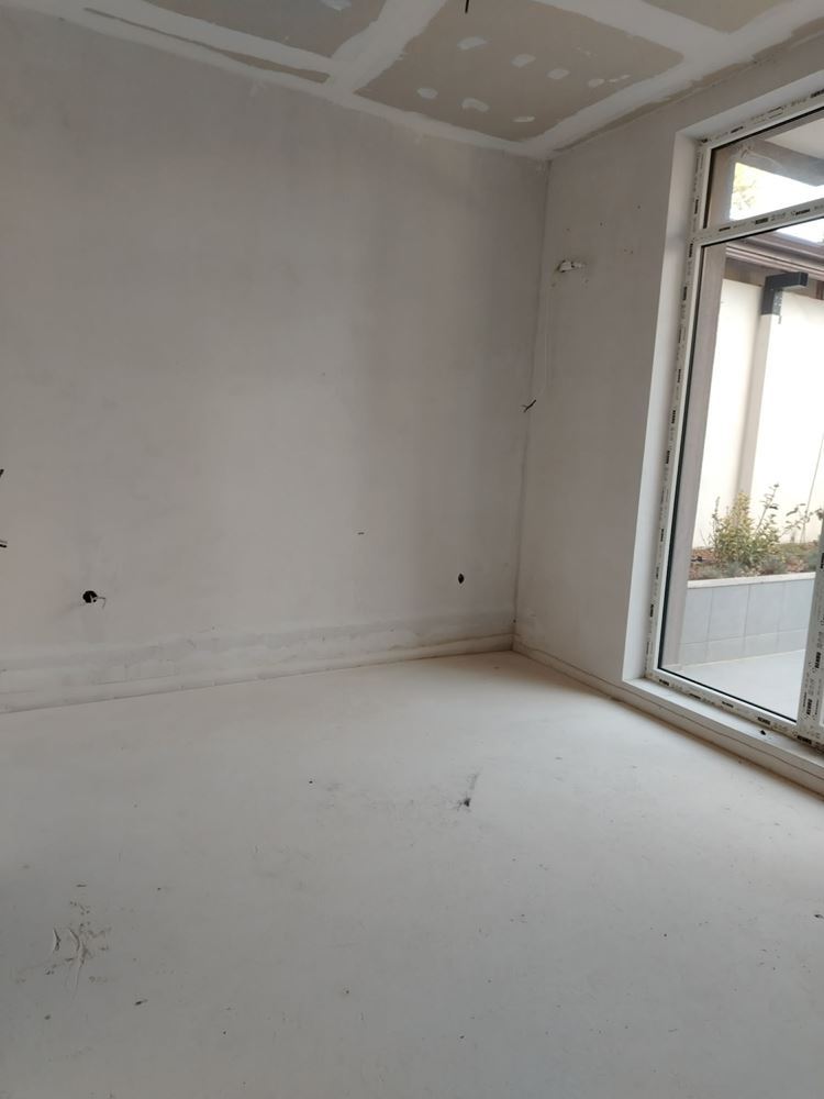 Belediye yakınında park yeri olan iki yatak odalı daire-0 Тристаен апартамент с паркомясто недалеч от Общината - 0