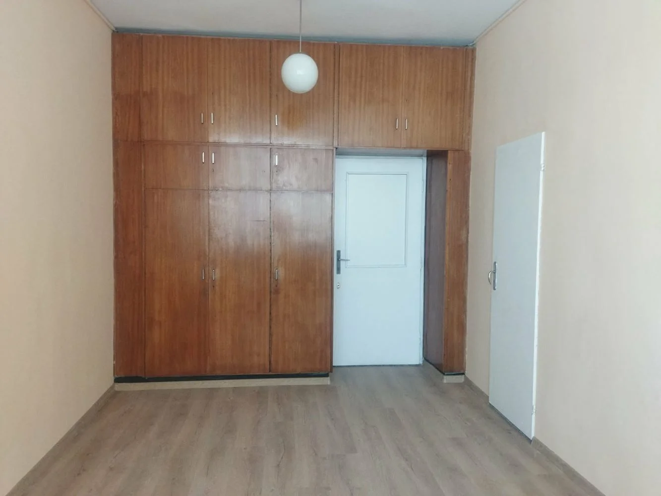 Büro zu vermieten 18 qm im Zentrum von Largo, nach großen Renovierung-0 Bürofläche zu vermieten, 18 m², im Zentrum von Largo, nach umfassender Renovierung – 0