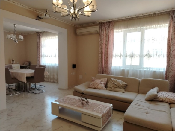 Многостаен апартамент, комфорт и удобство на 120кв.м в Центъра на града - 0