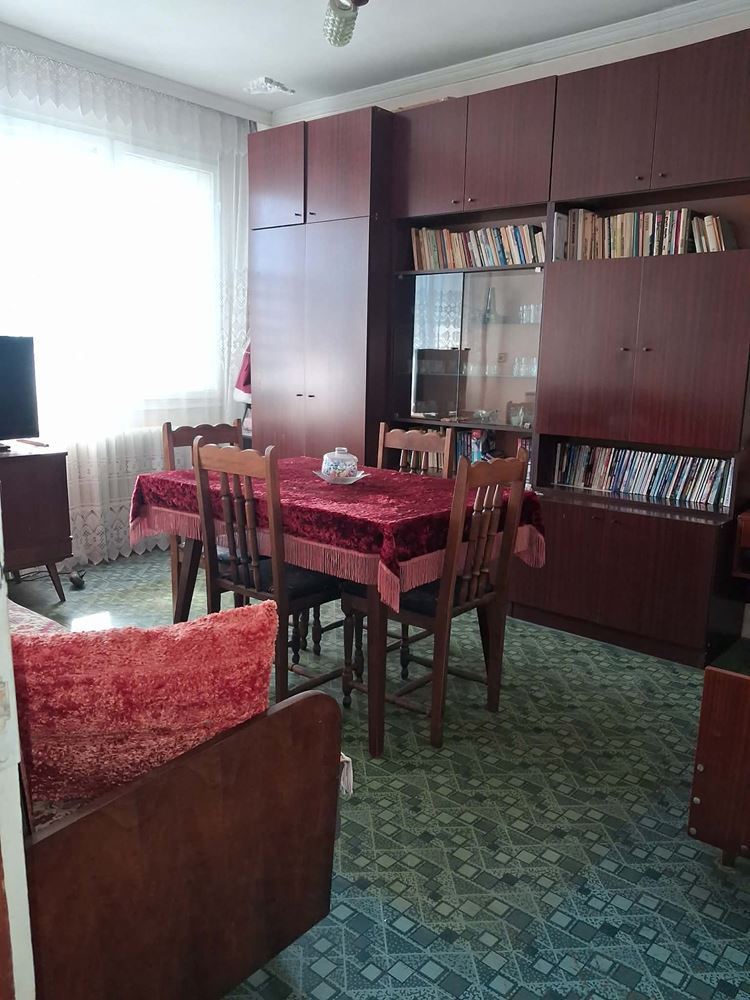 Център,тухла,непоследен етаж,3 отделни стаи с възможност за преустройство-0 Център,тухла,непоследен етаж,3 отделни стаи с възможност за преустройство - 0