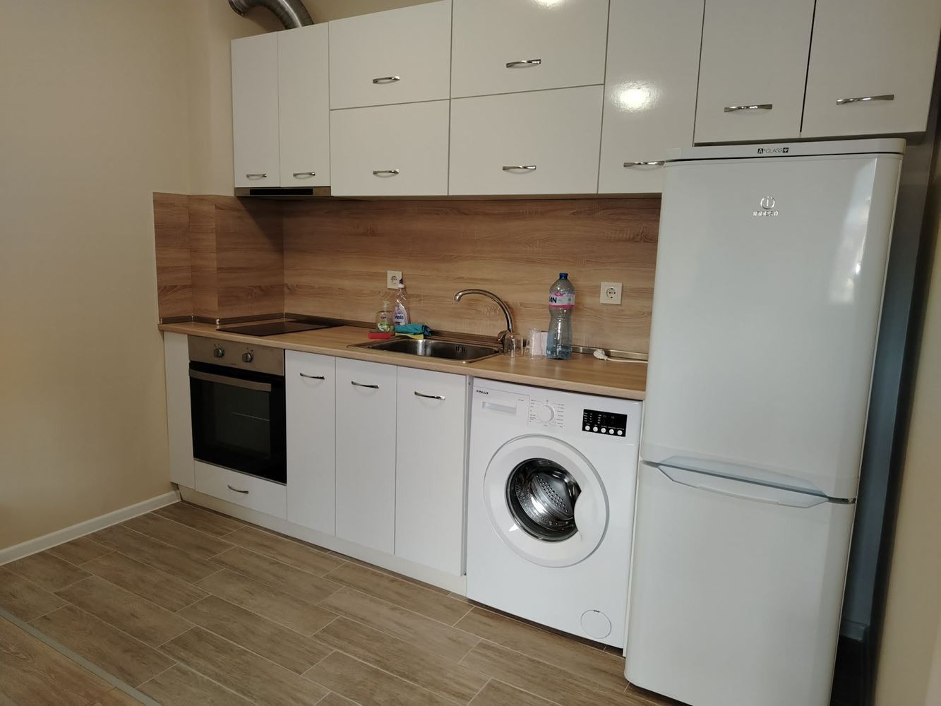 Двухкомнатная меблированная квартира с центральным отоплением в центре, NS-0 Двустаен обзаведен апартамент с ТЕЦ в Центъра, НС - 0