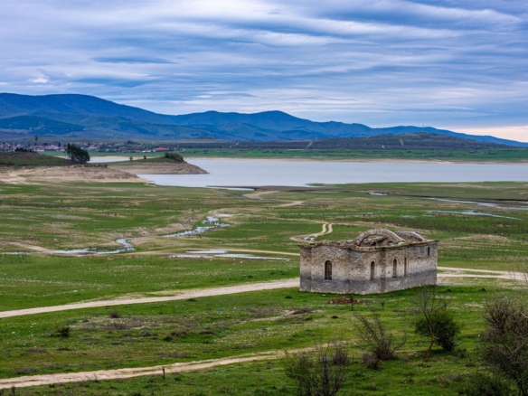 Отличен имот за инвестиция до яз. Жребчево - 0
