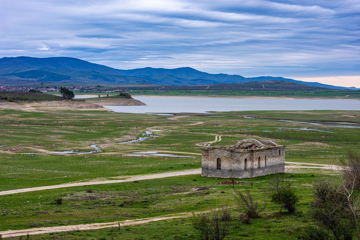Отличен имот за инвестиция до яз. Жребчево - 0