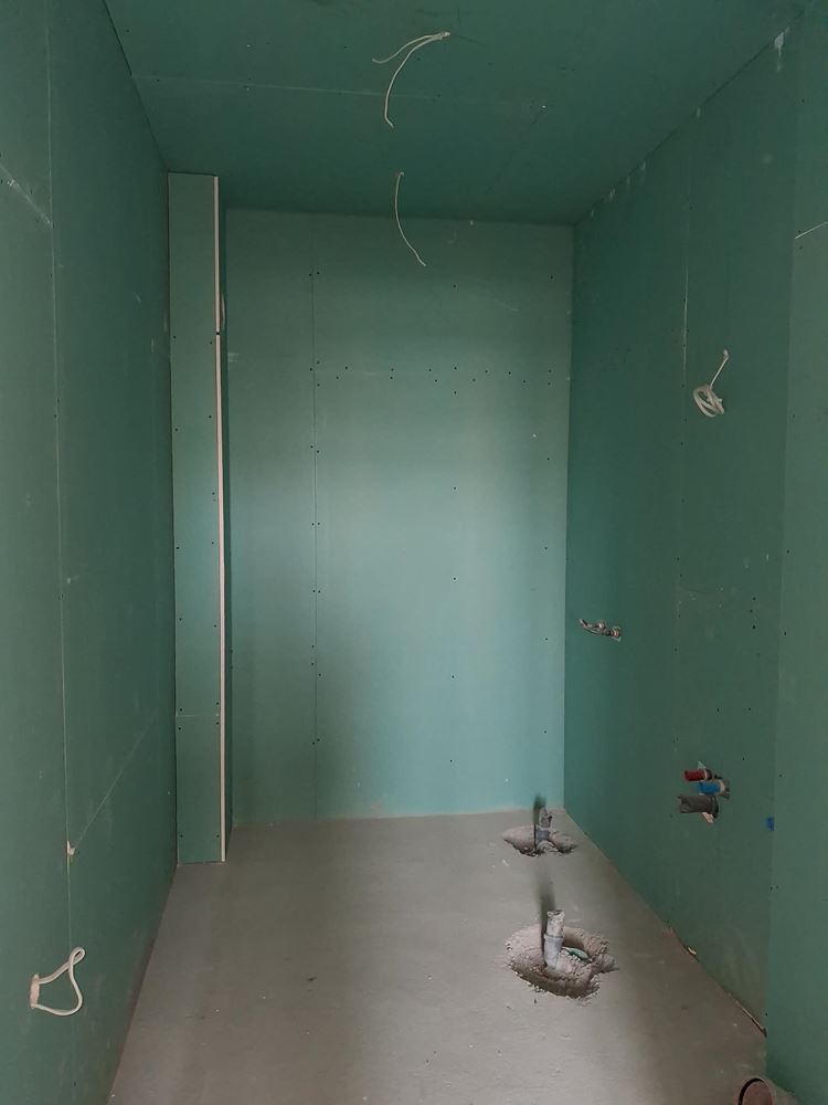 Продава се тристаен апартамент в широк център - 0