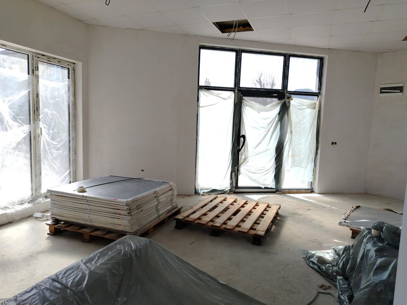 Şehrin merkezinde mükemmel bir konuma sahip köşe ticari alan. Sliven-0 Ъглово търговско помещение с отлично местоположение в центъра на гр. Сливен - 0