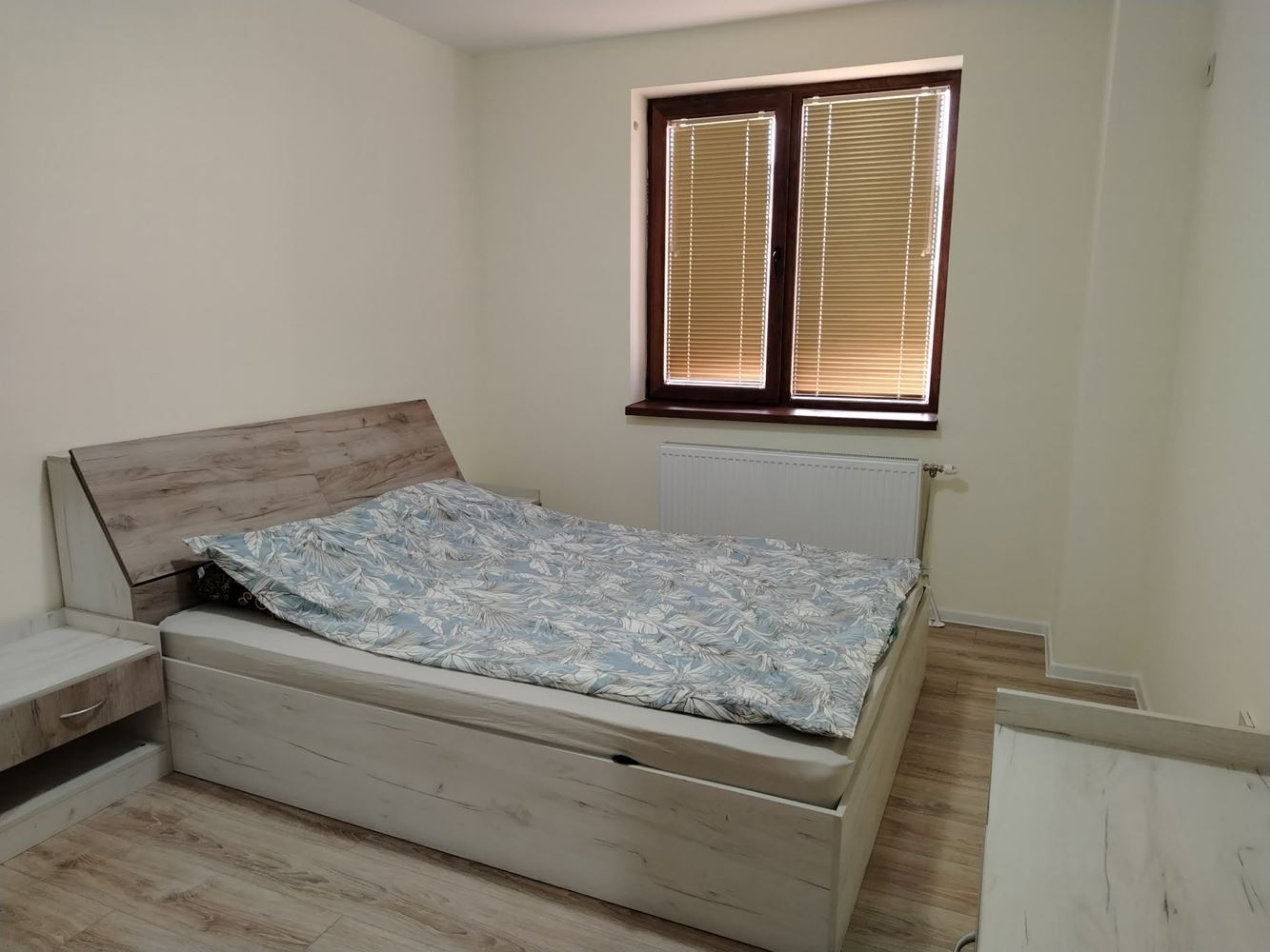 Двухкомнатная меблированная квартира с центральным отоплением в центре, NS-0 Двустаен обзаведен апартамент с ТЕЦ в Центъра, НС - 0