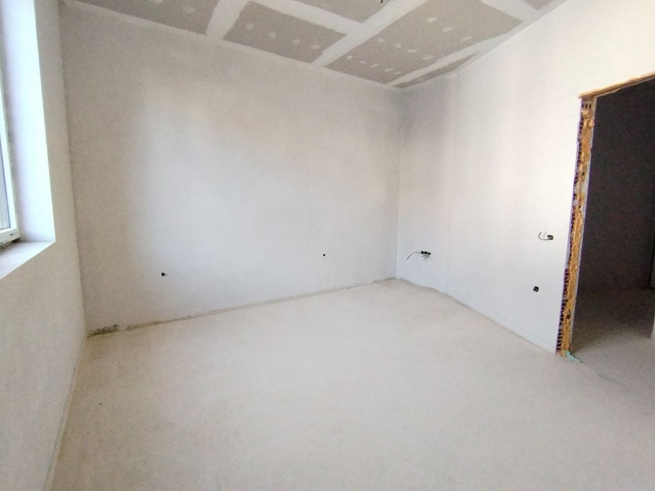 Belediye yakınında park yeri olan iki yatak odalı daire-0 Тристаен апартамент с паркомясто недалеч от Общината - 0