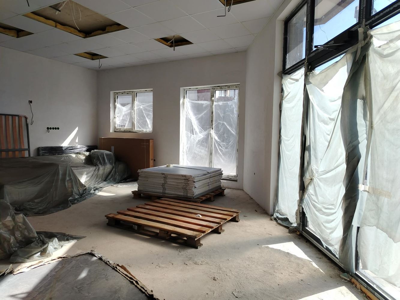 Şehrin merkezinde mükemmel bir konuma sahip köşe ticari alan. Sliven-0 Ъглово търговско помещение с отлично местоположение в центъра на гр. Сливен - 0