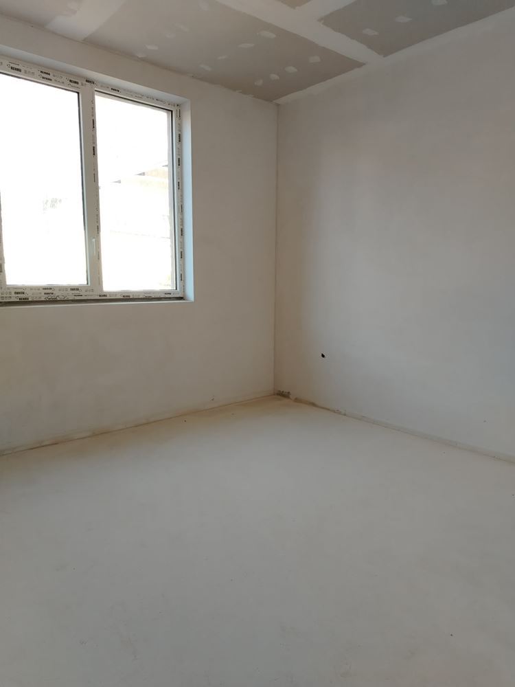 Belediye yakınında park yeri olan iki yatak odalı daire-0 Тристаен апартамент с паркомясто недалеч от Общината - 0