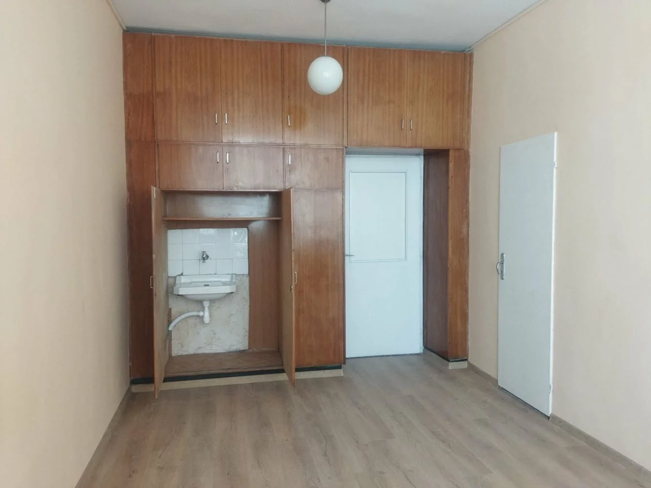 Büro zu vermieten 18 qm im Zentrum von Largo, nach großen Renovierung-0 Bürofläche zu vermieten, 18 m², im Zentrum von Largo, nach umfassender Renovierung – 0