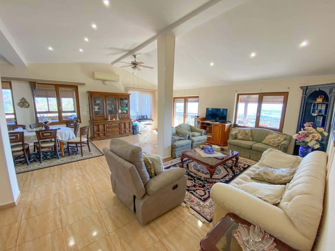 Panoramavilla mit einzigartigem Blick auf Sliven und den Berg - Grundstück 2406 qm-0 Панорамна вила с уникална гледка към Сливен и планината – парцел 2406 кв.м - 0