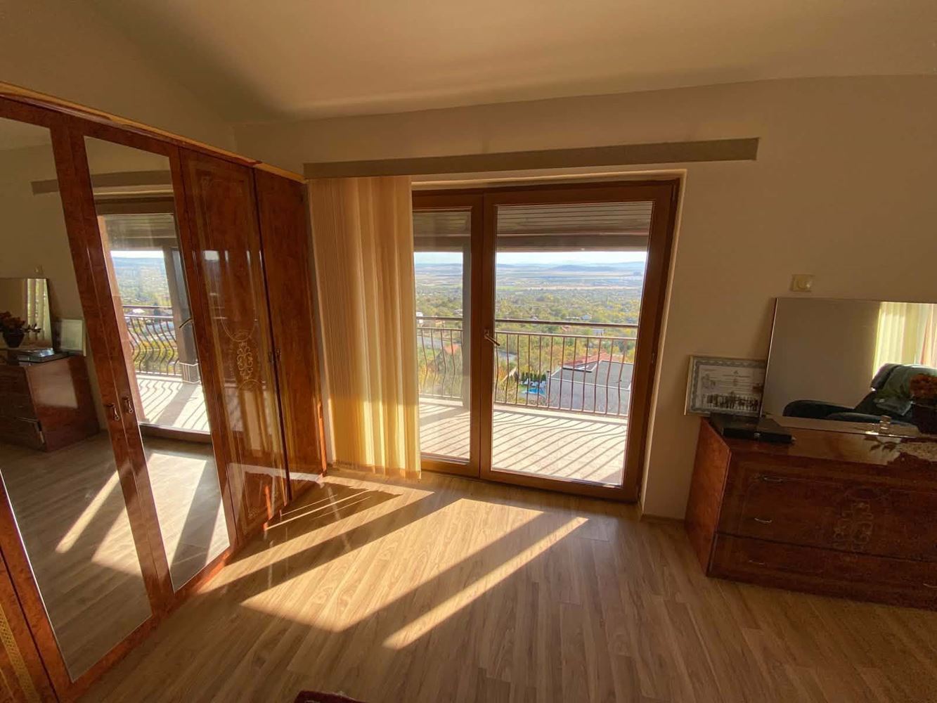 Panoramavilla mit einzigartigem Blick auf Sliven und den Berg - Grundstück 2406 qm-0 Панорамна вила с уникална гледка към Сливен и планината – парцел 2406 кв.м - 0