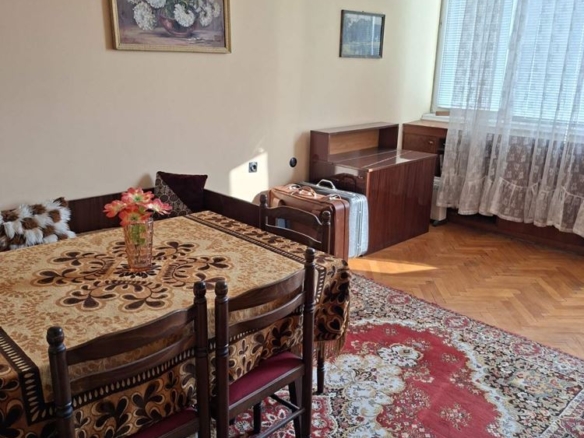 Двустаен апартамент с гараж в центъра - до Окръжна болница с ТЕЦ - 0