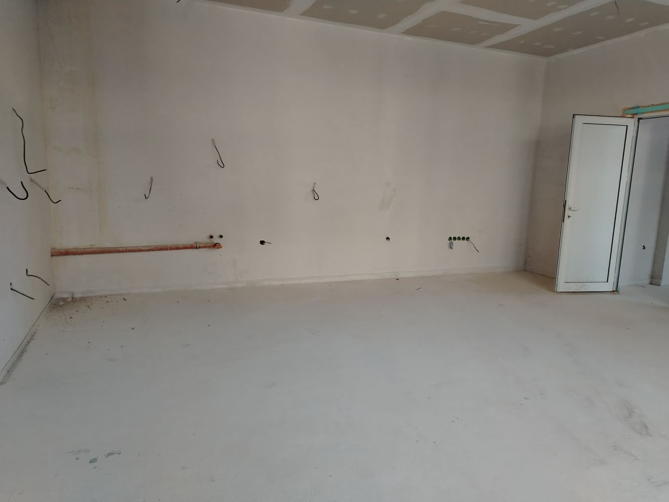 Belediye yakınında park yeri olan iki yatak odalı daire-0 Тристаен апартамент с паркомясто недалеч от Общината - 0