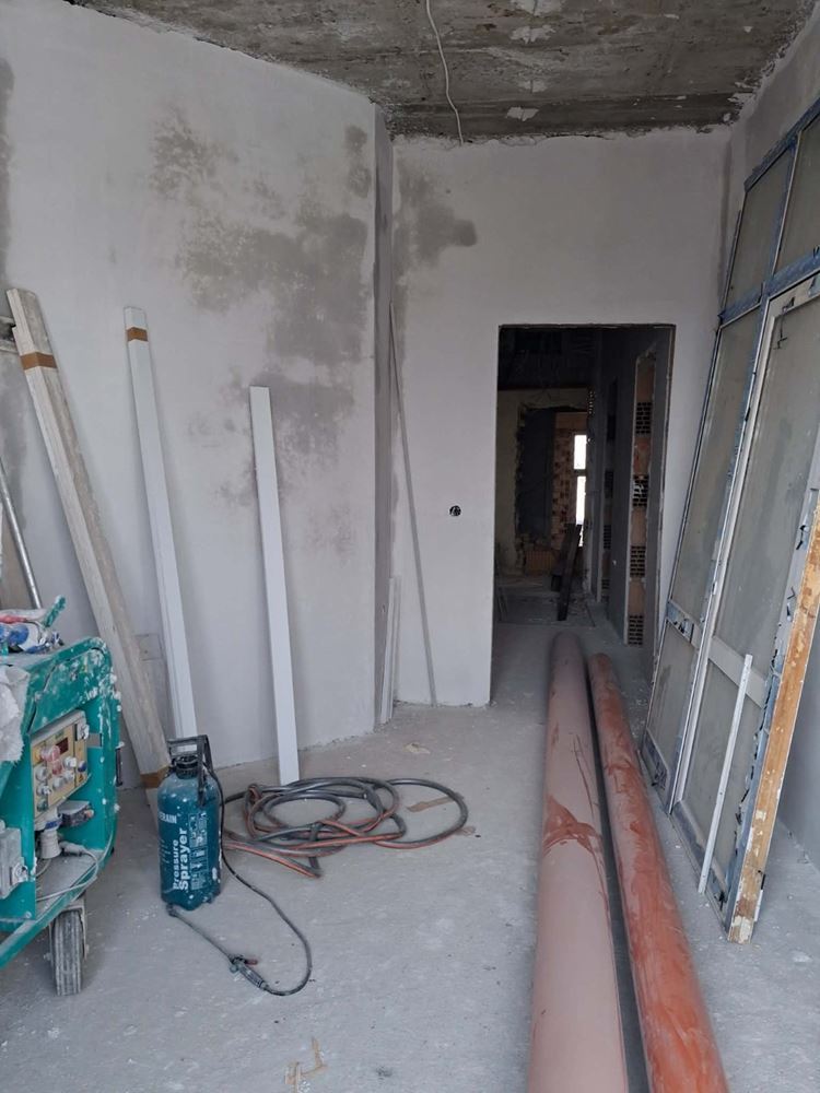 Продава се двустаен апартамент в кв. Дружба в новострояща се сграда - 0